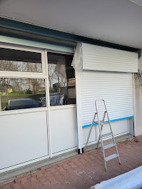 Réparation grand volet vitrine Lattes