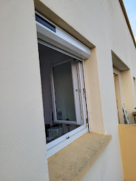 Installation volet roulant fenêtre Lattes